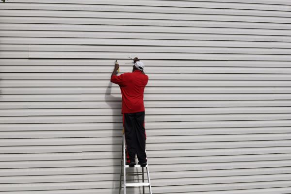 Cost of Siding Reattachment in Mesquite